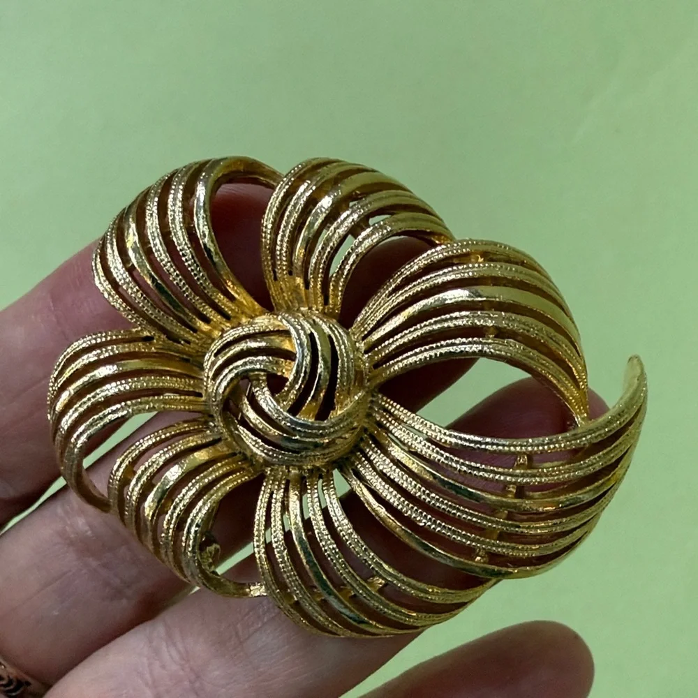 Elegant and Unique Vintage Gold-Tone Large Brooch